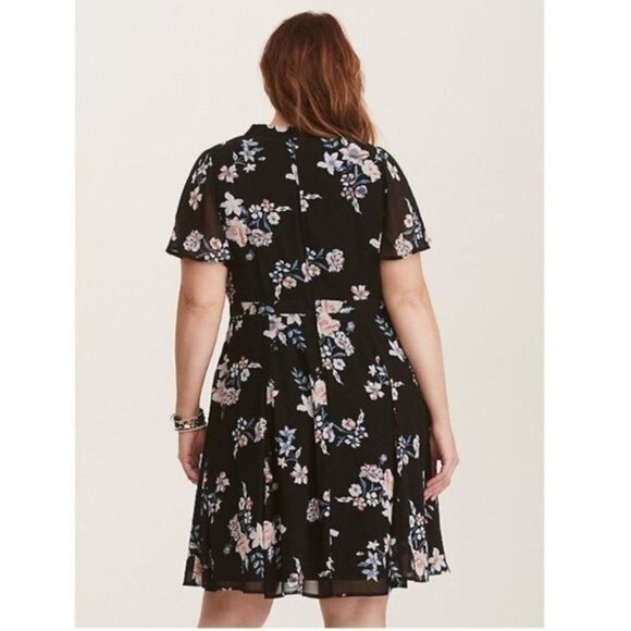 Torrid Floral Print Chiffon Dress Size 18 NWT - Picture 3 of 11